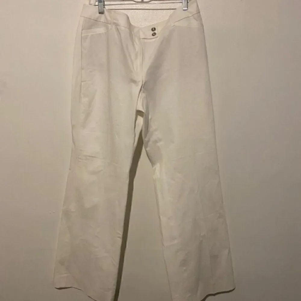 White House Black Market White Modern Boot pants, size 14R